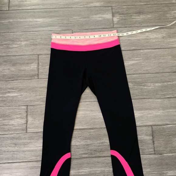 Lululemon Inspire Crop II
Black / Wee Are From Space Parfait Pink Sz 6 - Picture 7 of 17
